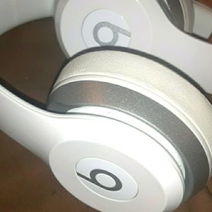 White Solo 3 Beats